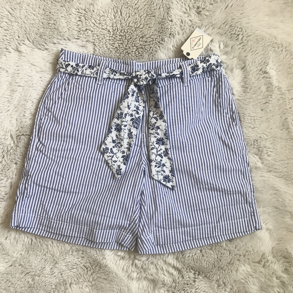 Super cute striped shorts!